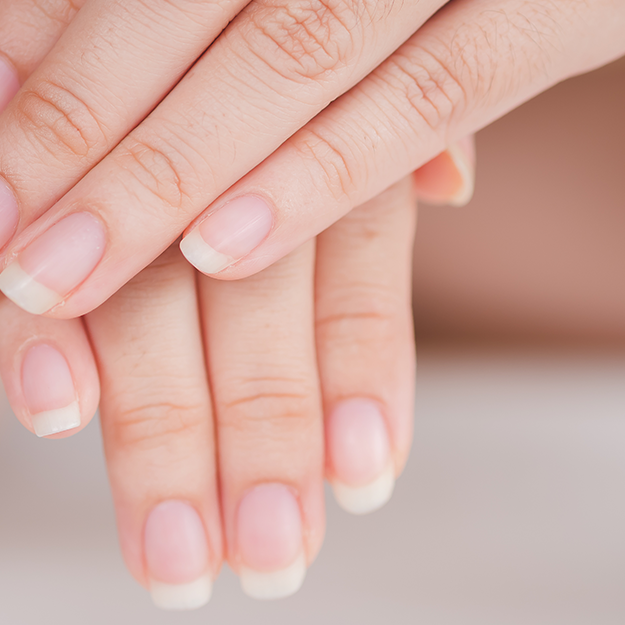 Vitamin B12 and fingernails pictures show low B12 levels making changes. If  only your thumbs have moons, your fingernails have … | Nail vitamins, Nails,  Fingernails